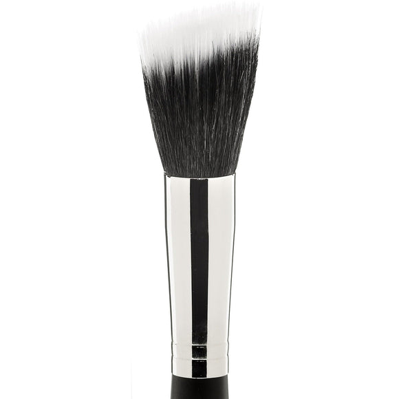 Studio Gear #15 Bronzer/Stippling Brush