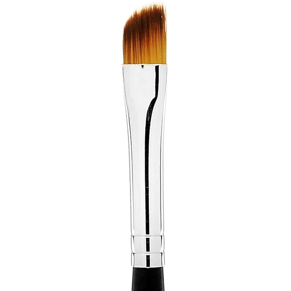 Studio Gear #31 Invincible Eyeliner Brush