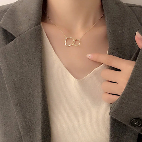 Irregular Interlocking Circle Necklace - Gold Plated